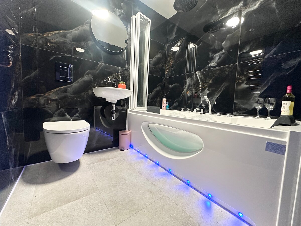 Scrabble Suite, The Board Games Apartments - Image 2