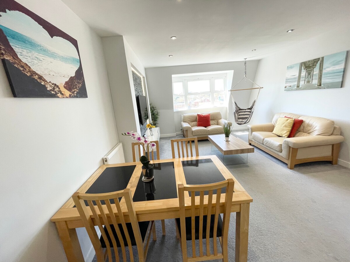 Luxury Seaview Penthouse - Image 4